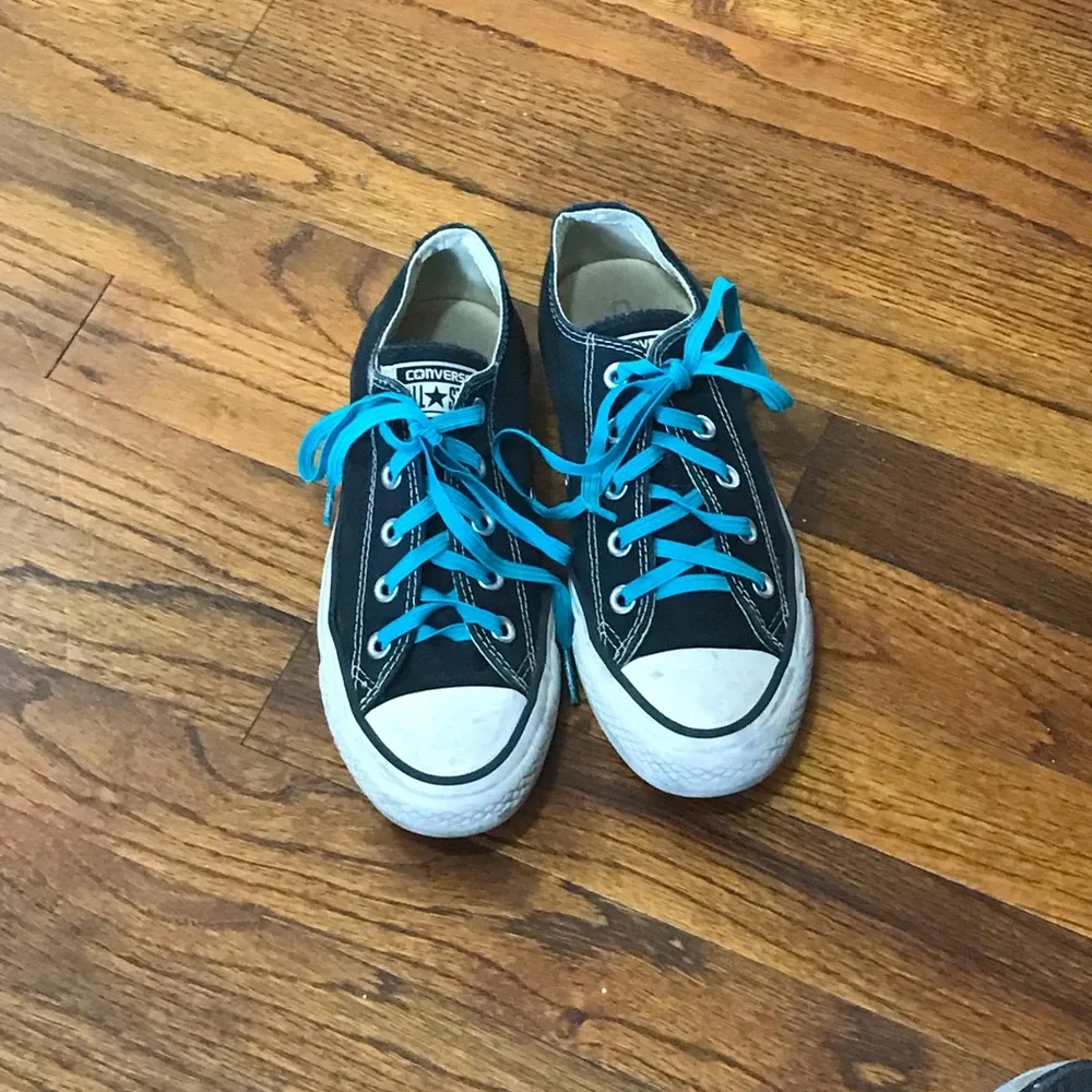 Converse All Stars Fashion Sneakers Shoes Boys Size 4 Girls Size 6 Smoke Free